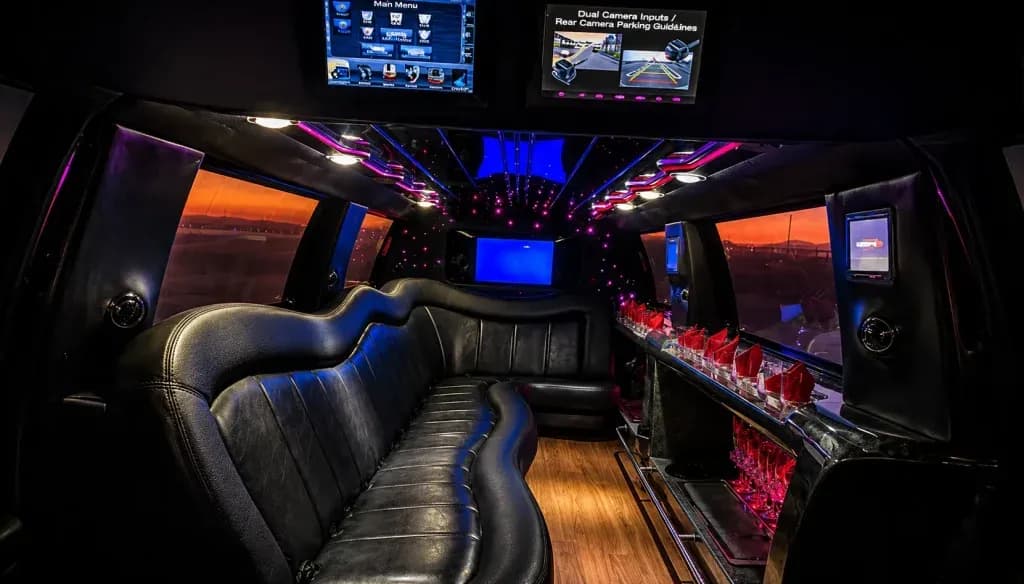 Black 14 Pax Navigator Limo, photo 2 for limo rental in Curry County, OR Black 14 Pax Navigator Limo, photo 2 for limo rental in Curry County, OR