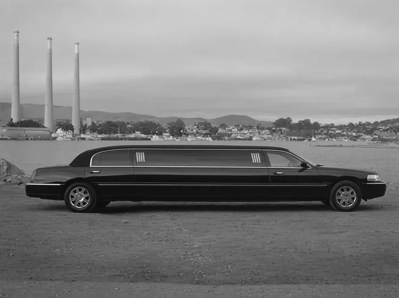 2010 Luxury Stretch 8 Passangers Black 2010 Luxury Stretch 8 Passangers offered for limo rental