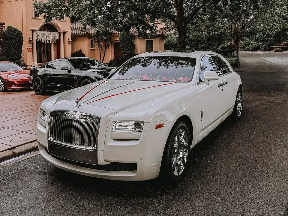 White 2015 Rolls-Royce Ghost offered for limo rental
