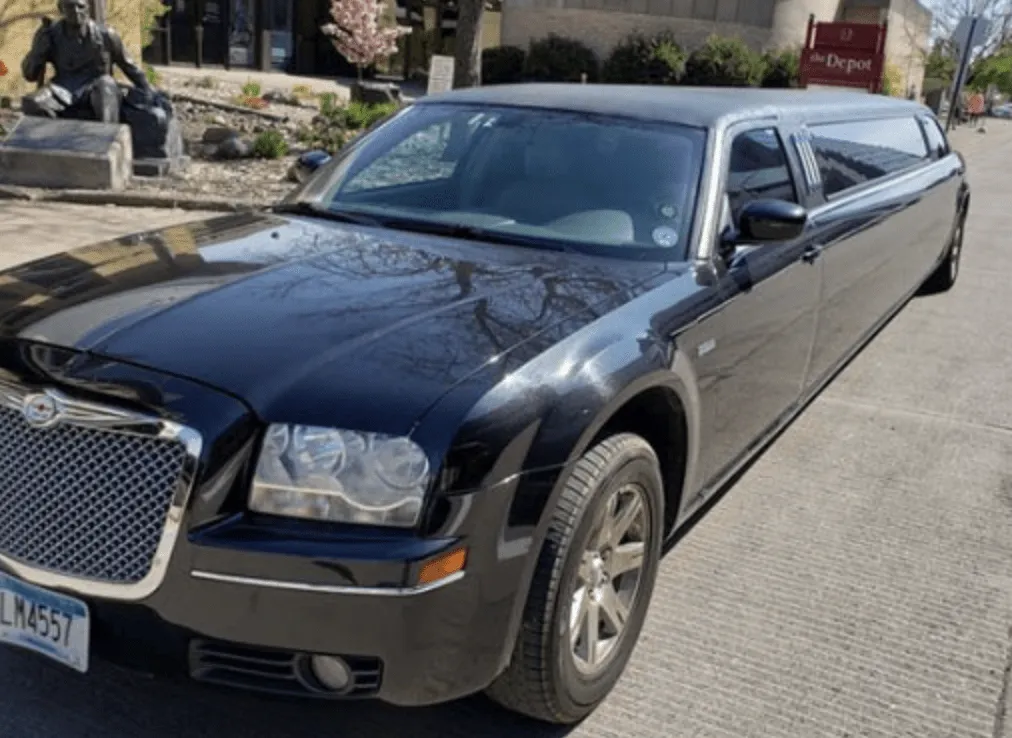 Black C300 Limousine exterior, photo 2 for limo rental in Hamilton County, NY Black C300 Limousine exterior, photo 2 for limo rental in Hamilton County, NY