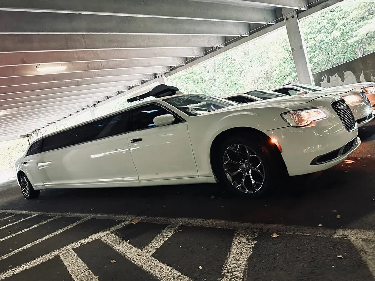 White Chrysler 300 for limo rental