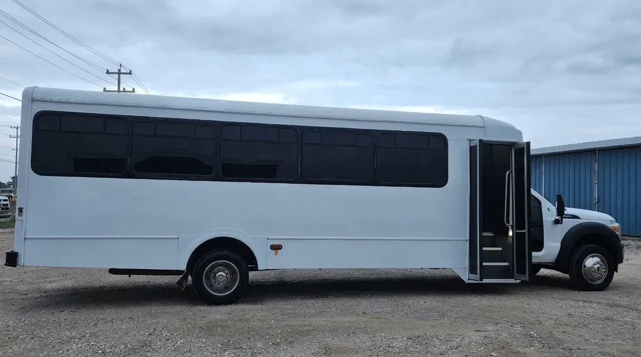 White D-Lux Party Bus no. 2