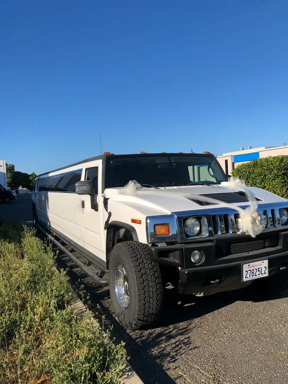 White Hummer Limo, photo 4 for limo rental in Glenn County, CA White Hummer Limo, photo 4 for limo rental in Glenn County, CA