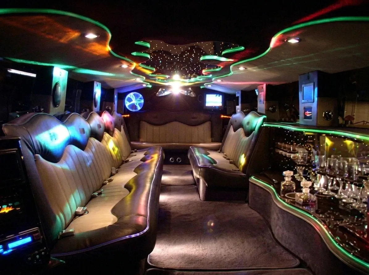 Hummer Limousine White Hummer Limousine offered for limo rental
