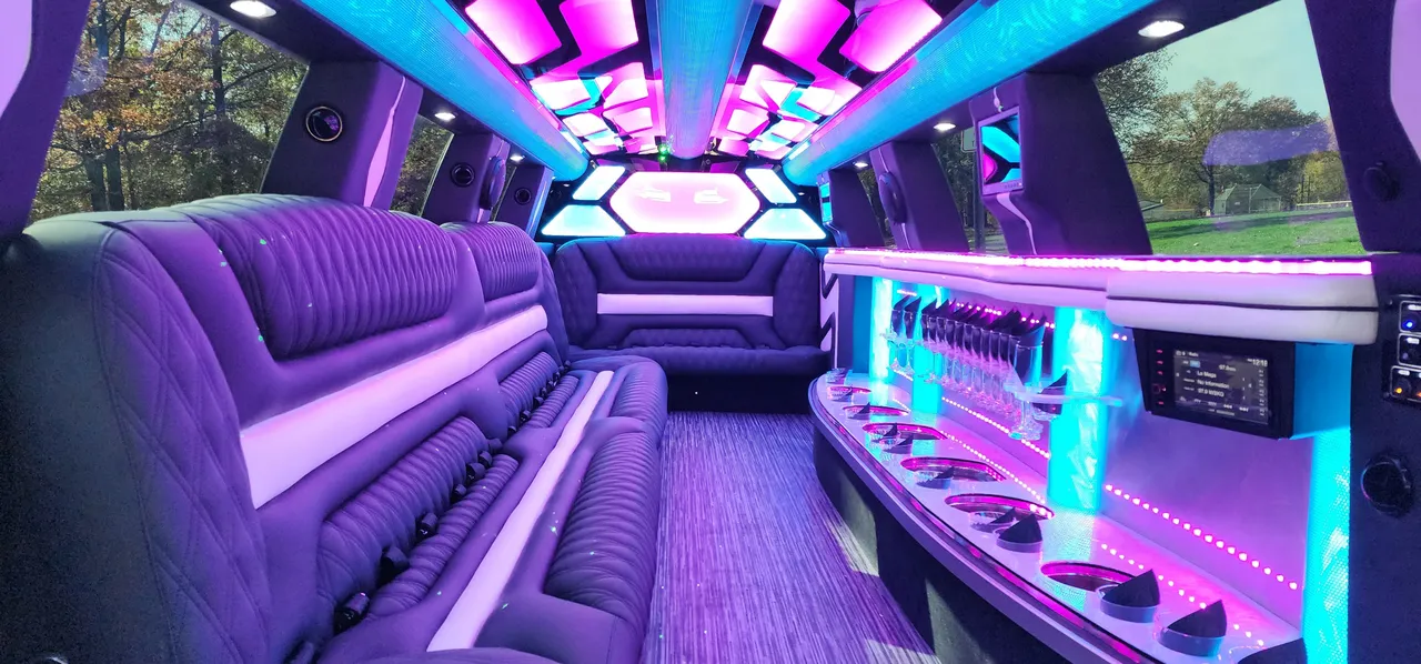 Lincoln Aviator SUV Limousine for limo rental