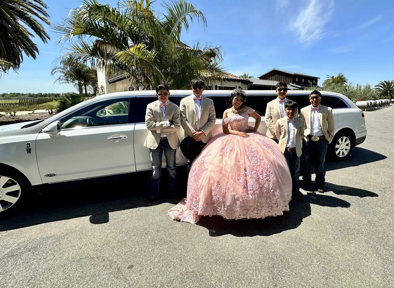 White Lincoln MKT Limo exterior, photo 2 for limo rental in Madera County, CA White Lincoln MKT Limo exterior, photo 2 for limo rental in Madera County, CA