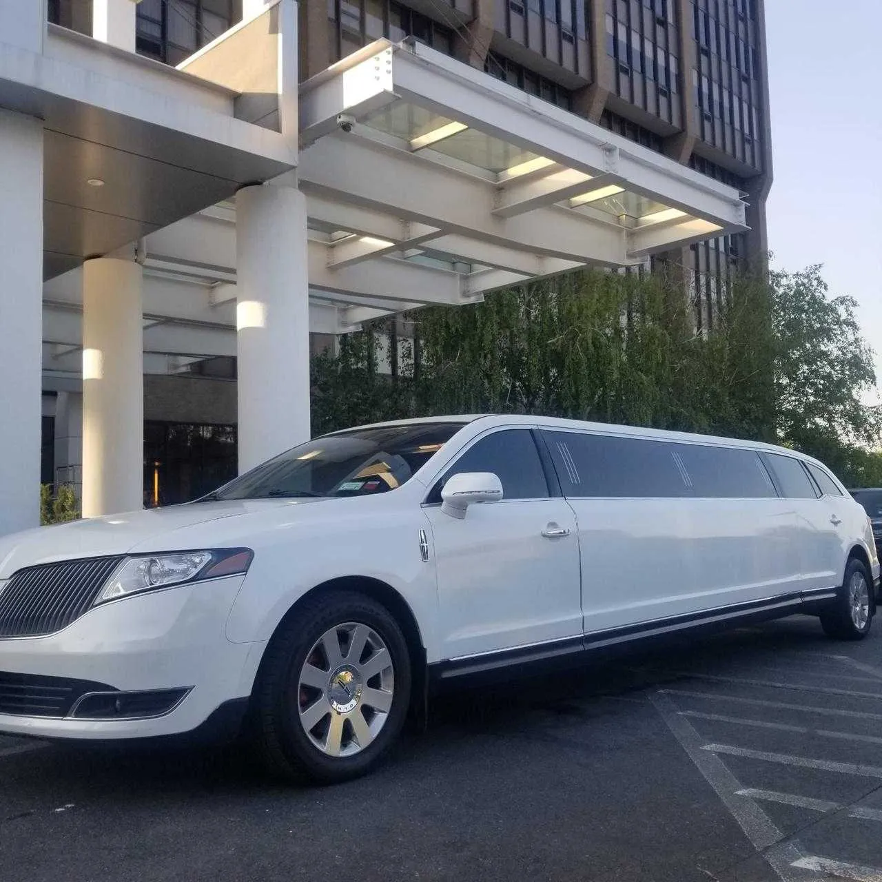 White Lincoln MKT Limo for limo rental in Wirt County, WV White Lincoln MKT Limo for limo rental in Wirt County, WV