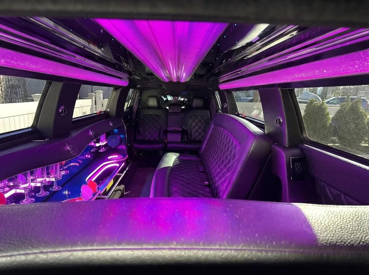 White Lincoln MKT Limousine no. 5