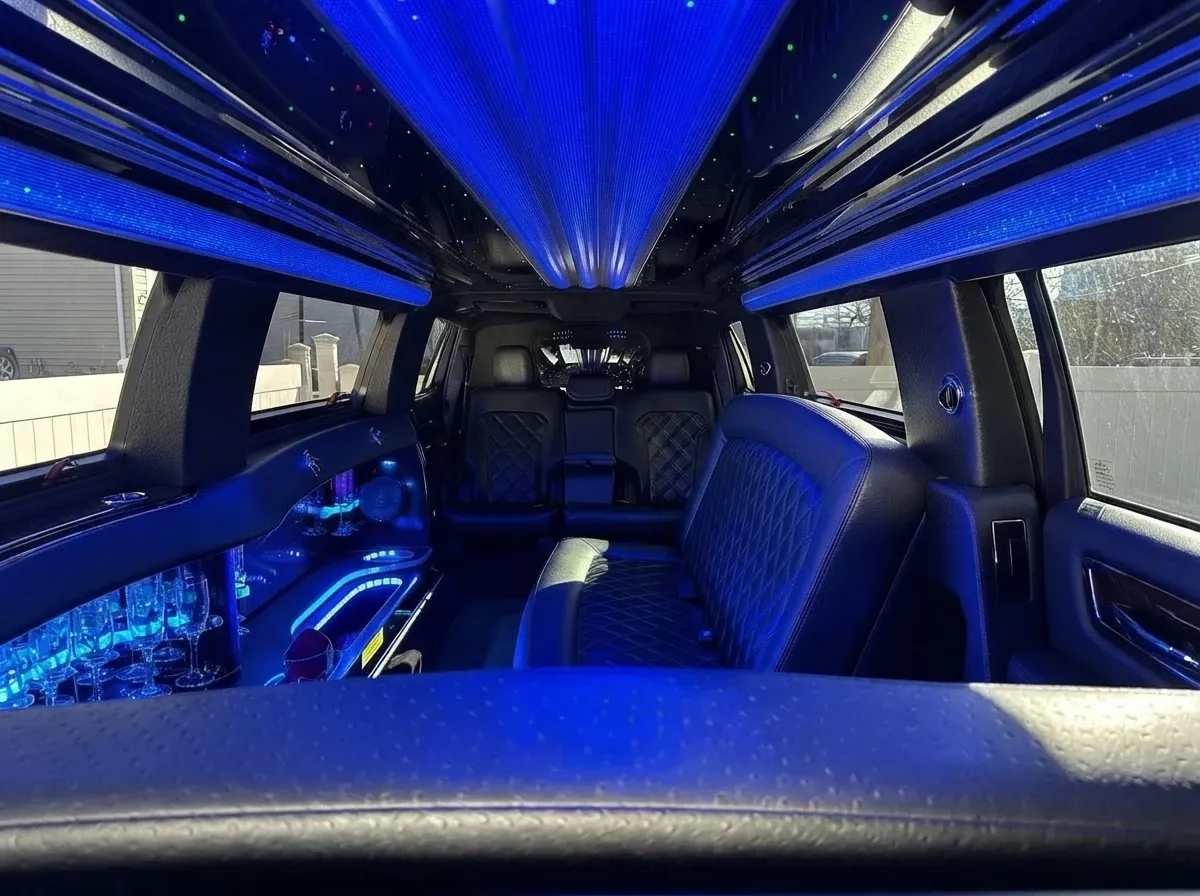 White Lincoln MKT Limousine no. 3