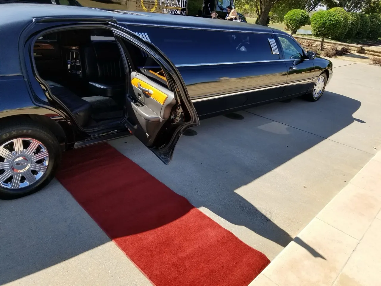 Lincoln Stretch Limo for limo rental