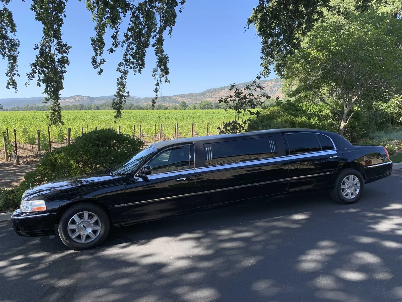 Black Lincoln stretch limousine for limo rental in Lake County, CA