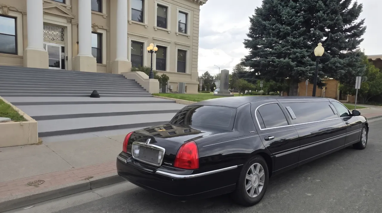 Black Lincoln Town Car Limousine no. 7