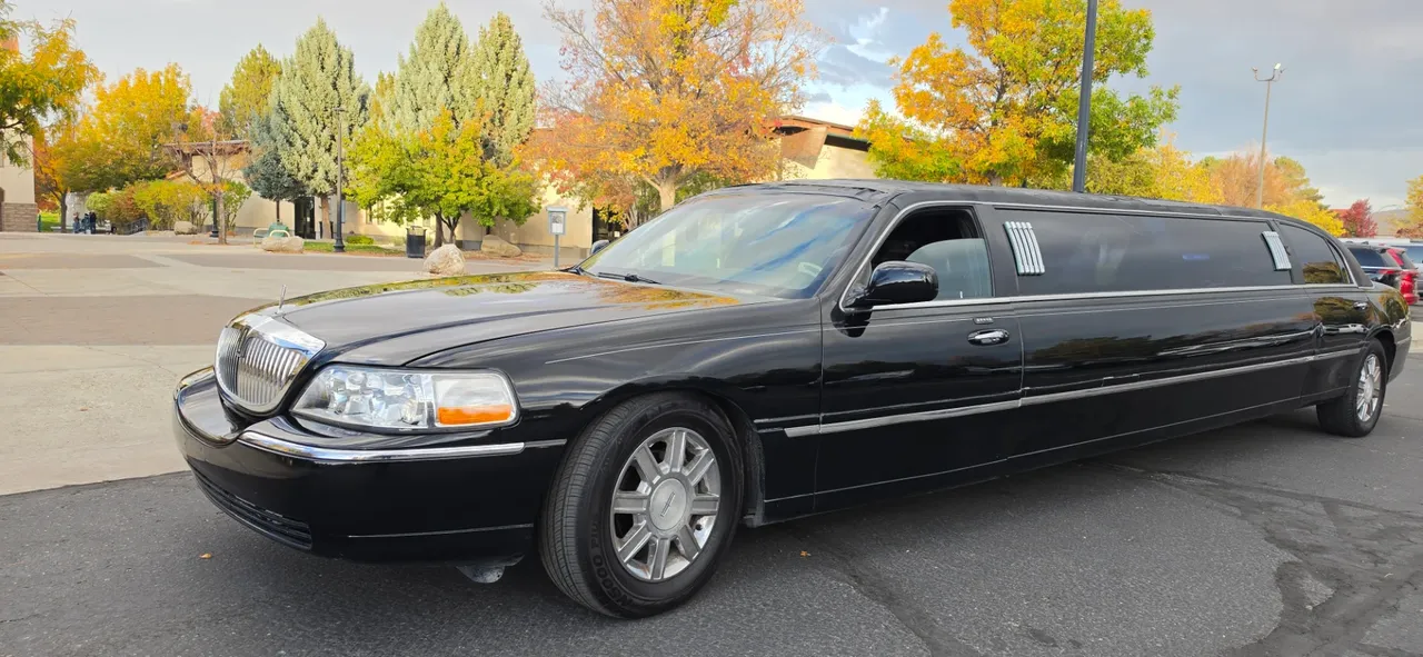 Black Lincoln Town Car Limousine no. 3