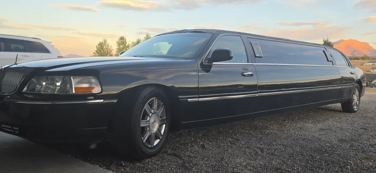 Black Lincoln Town Car Limousine no. 5