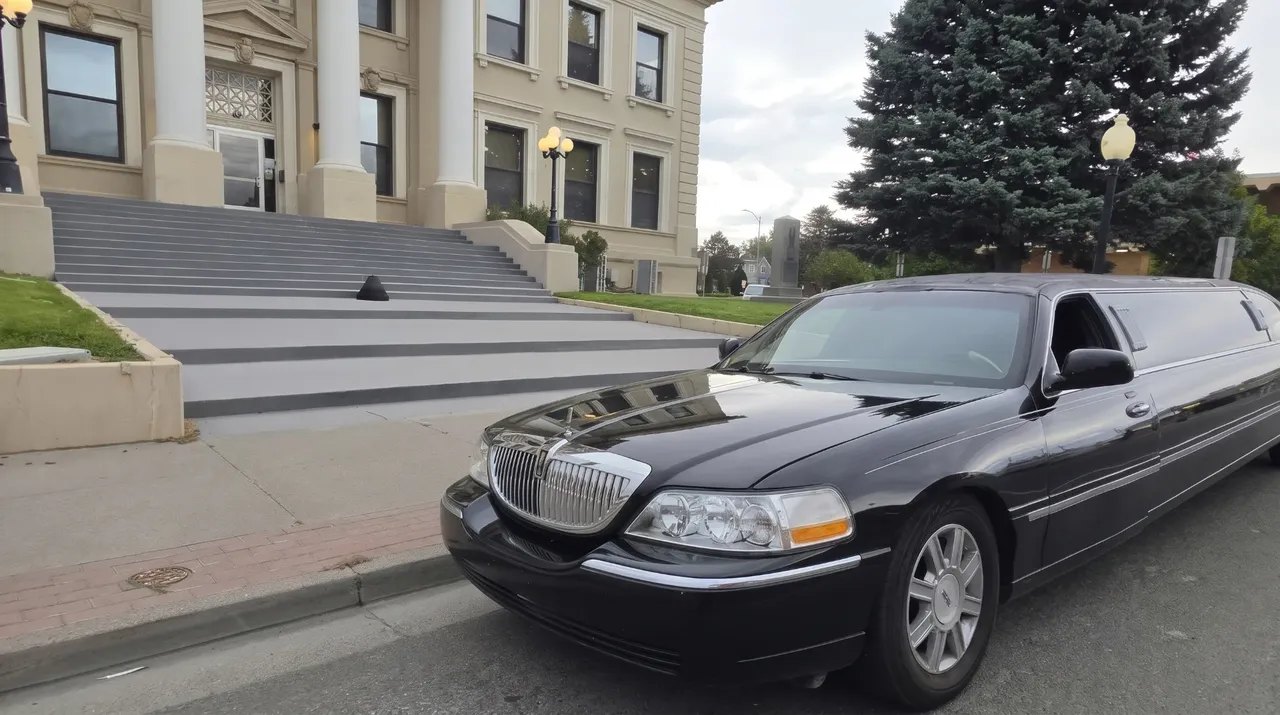 Black Lincoln Town Car Limousine no. 6
