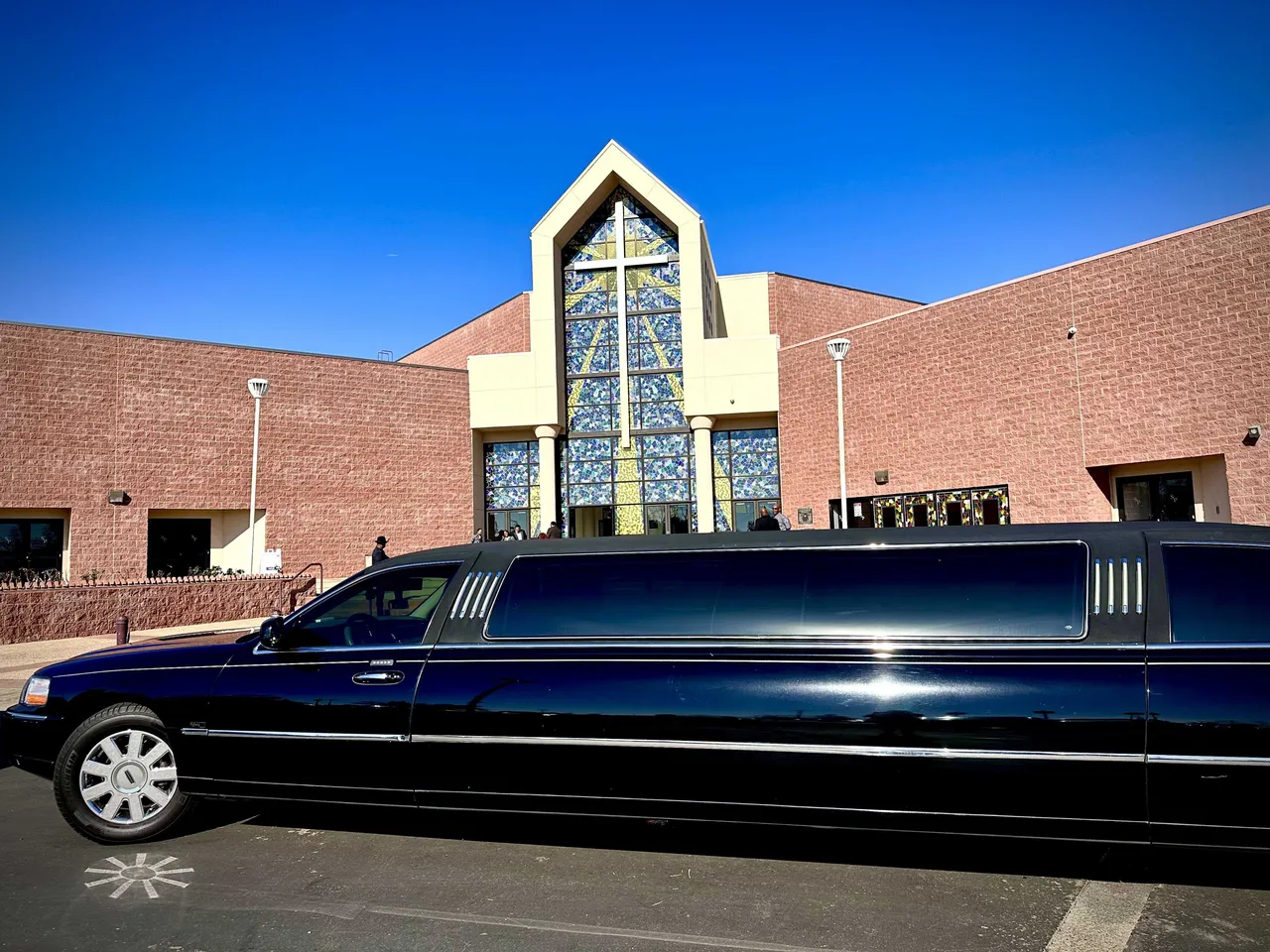 Black Lincoln Towncar Limo exterior with tinted windows for limo rental in Beale Afb, CA Black Lincoln Towncar Limo exterior with tinted windows for limo rental in Beale Afb, CA
