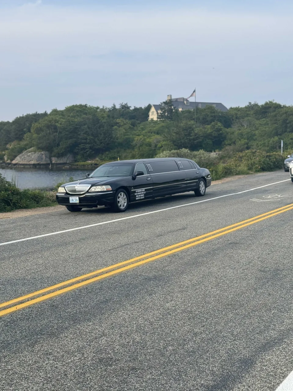 Black Lincoln Towncar Limo exterior, photo 2 for limo rental in Hamilton County, NY Black Lincoln Towncar Limo exterior, photo 2 for limo rental in Hamilton County, NY