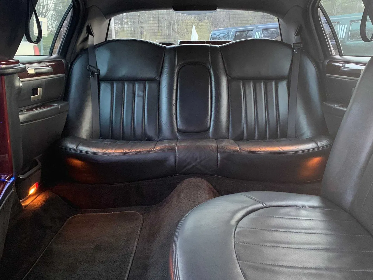 Lincoln Towncar Limousine - Marilyn Monroe Lincoln Towncar Limousine - Marilyn Monroe interior for limo rental