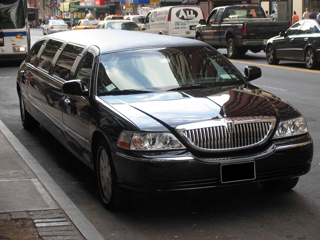 Lincoln Towncar Stretch Limousine (Black) with tinted windows for limo rental in Johnson County, IL Lincoln Towncar Stretch Limousine (Black) with tinted windows for limo rental in Johnson County, IL