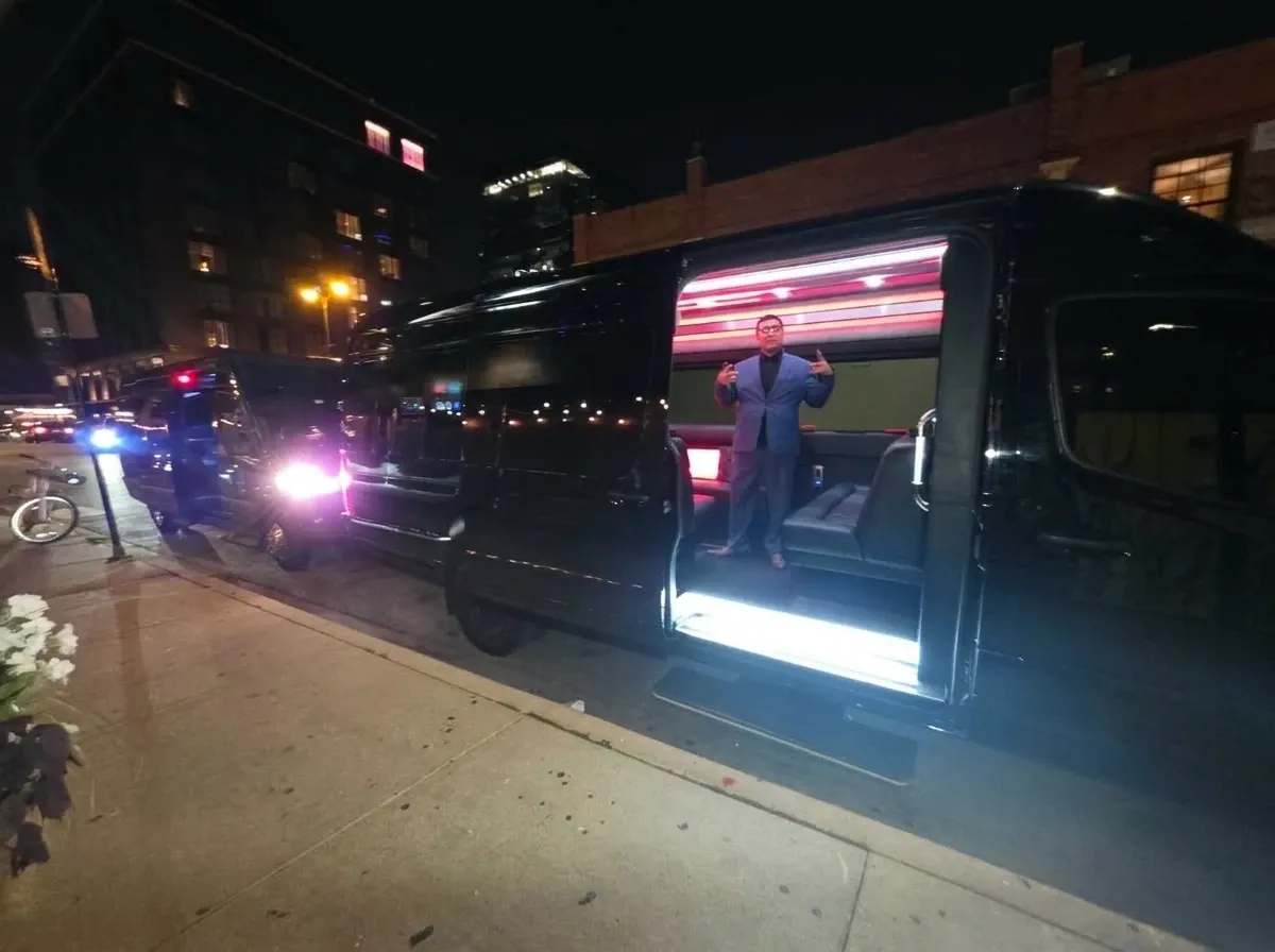 Black Mercedes-Benz Limousine Sprinter no. 3