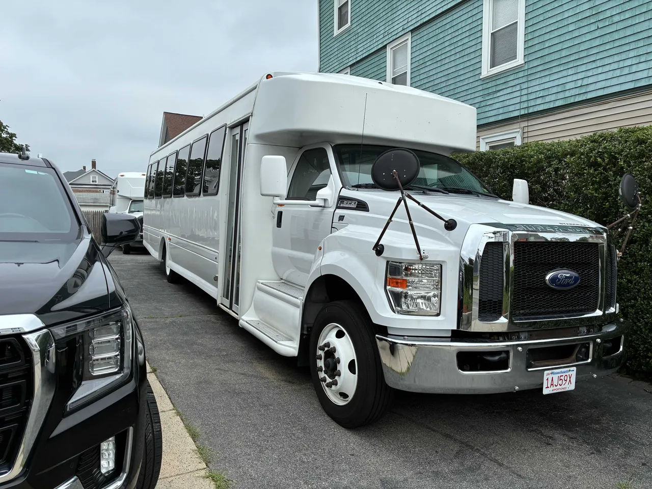 White 33 Passenger Party Bus White 33 Passenger Party Bus for party bus rental