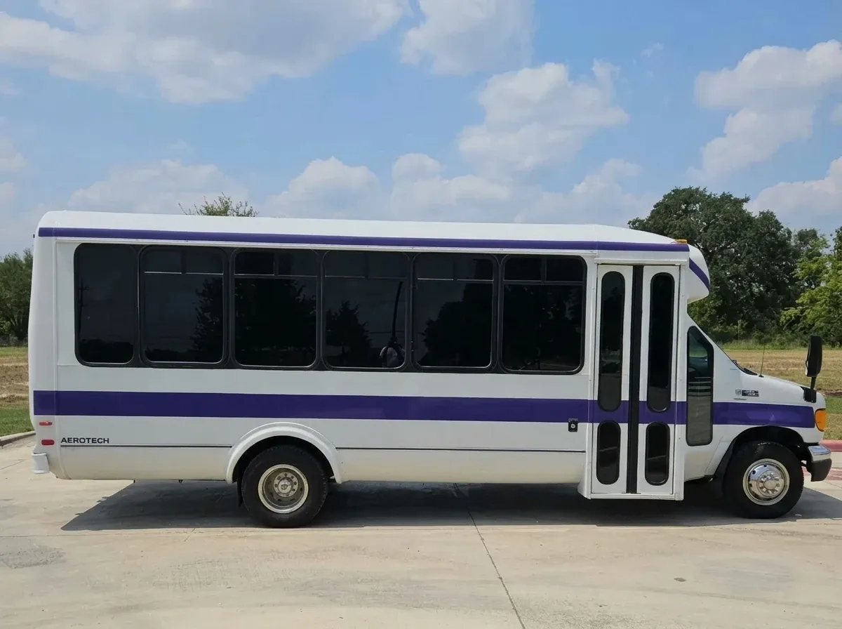 White Purpleline Party Bus no. 3