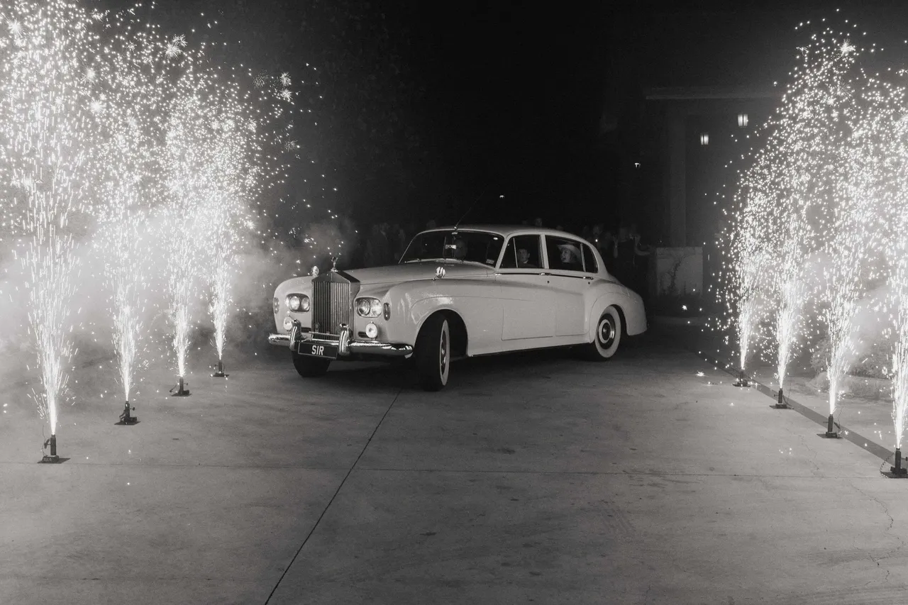 White Rolls-Royce offered for limo rental