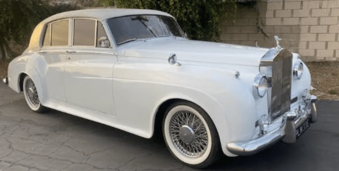 White Rolls-Royce Cloud offered for limo rental