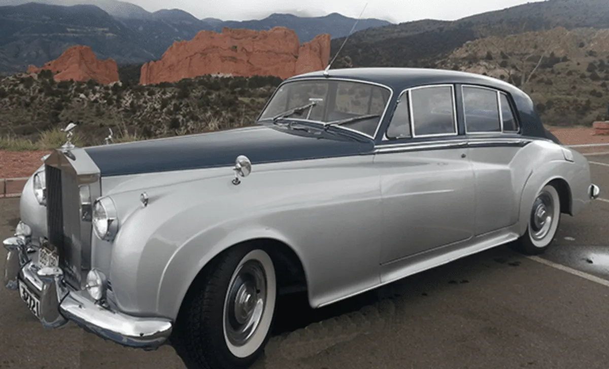 White Rolls-Royce Cloud exterior shot