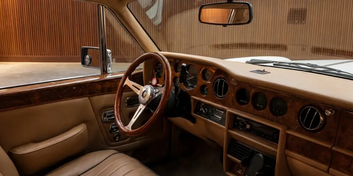 Rolls-Royce Corniche 1975 interior shot