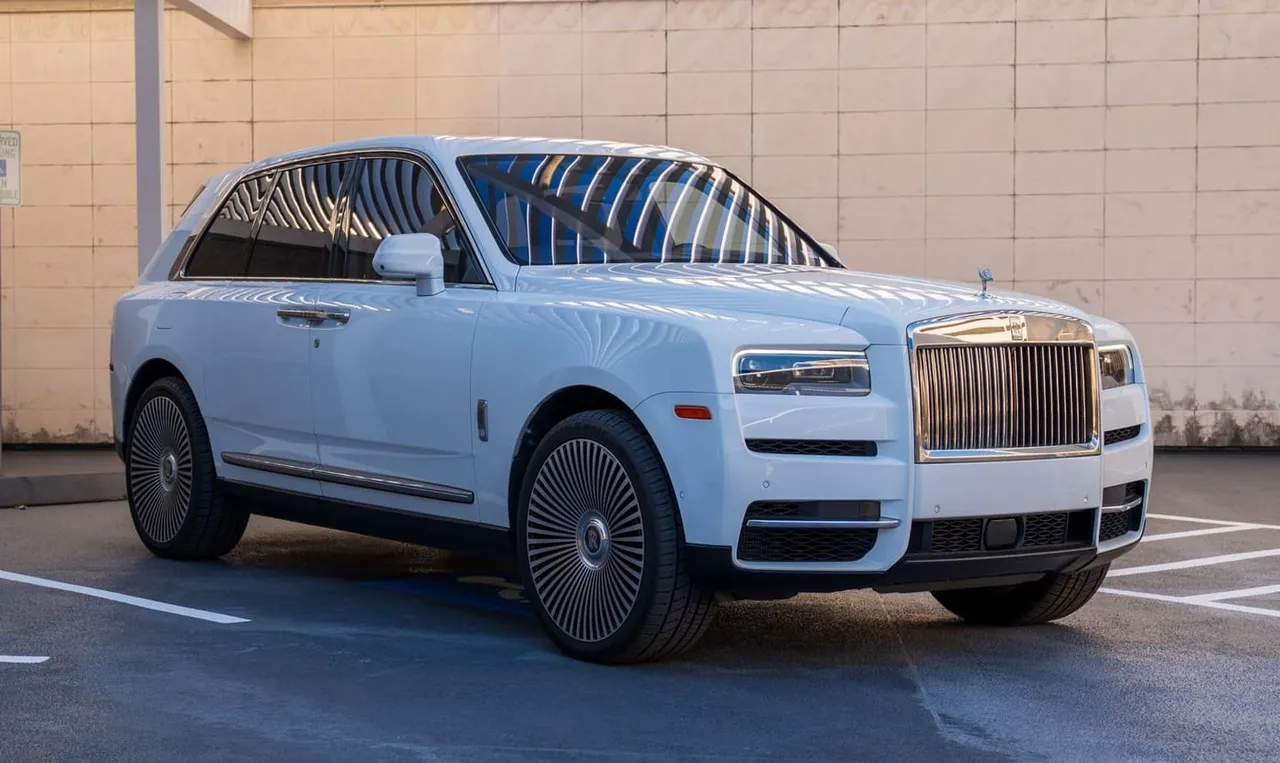White Rolls-Royce Cullinan no. 2