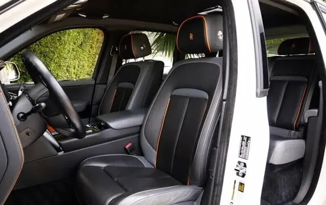 White Rolls-Royce Cullinan no. 3