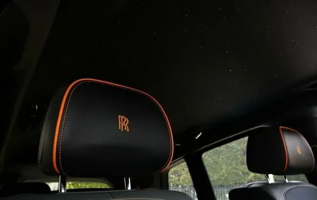 White Rolls-Royce Cullinan no. 6