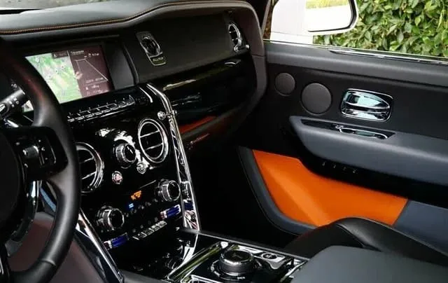 White Rolls-Royce Cullinan no. 9