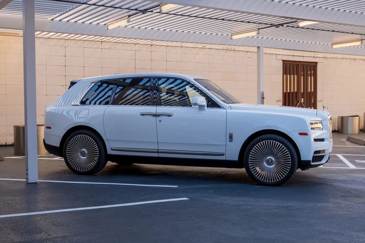 White Rolls-Royce Cullinan no. 10