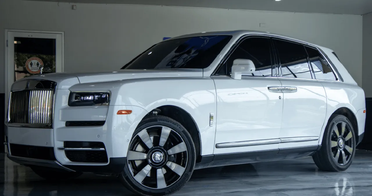 White Rolls-Royce Cullinan offered for limo rental