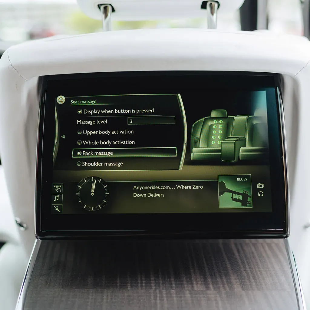 Rolls-Royce Cullinan with All White Interior no. 10