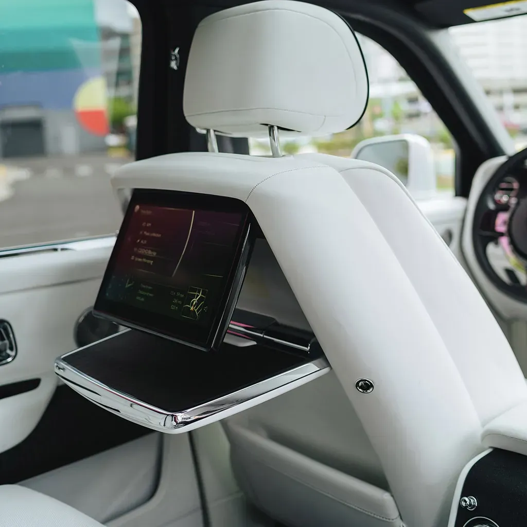 Rolls-Royce Cullinan with All White Interior no. 12
