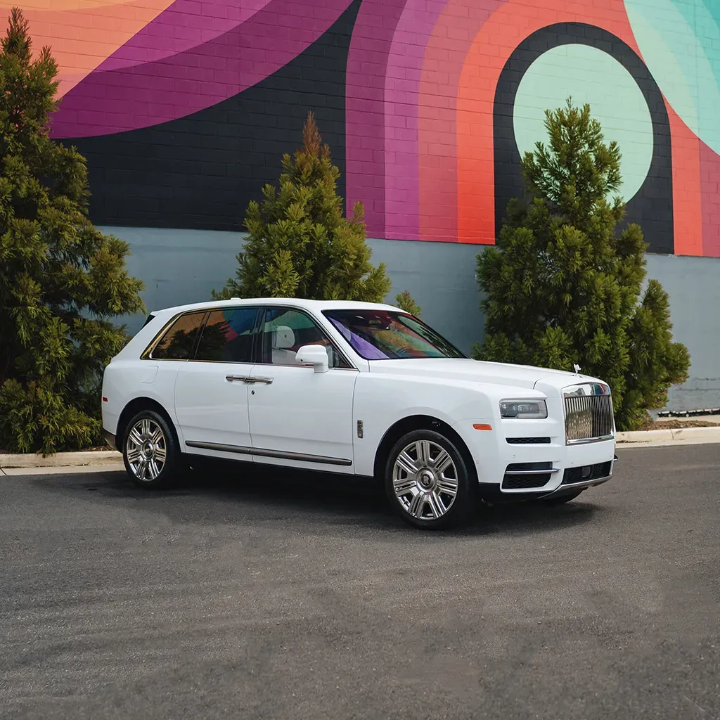 Rolls-Royce Cullinan with All White Interior no. 3