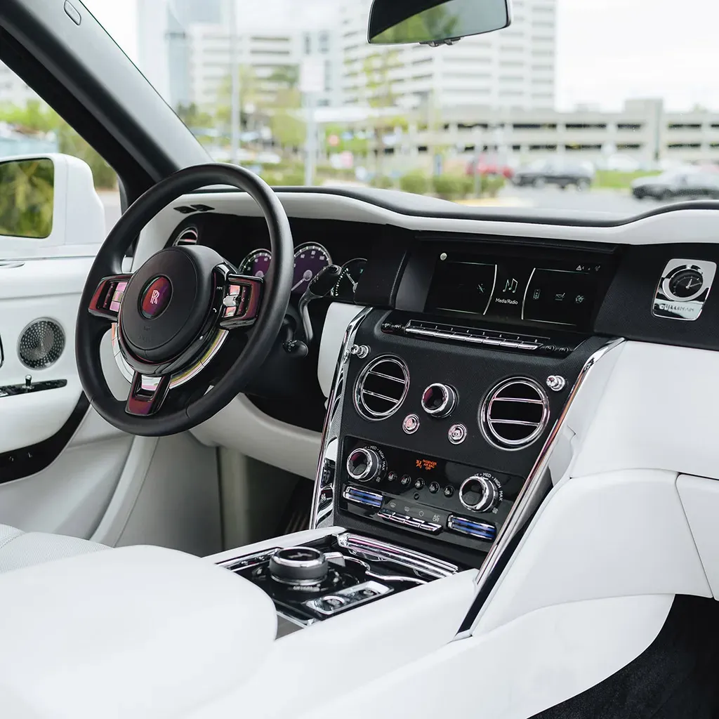 Rolls-Royce Cullinan with All White Interior no. 4