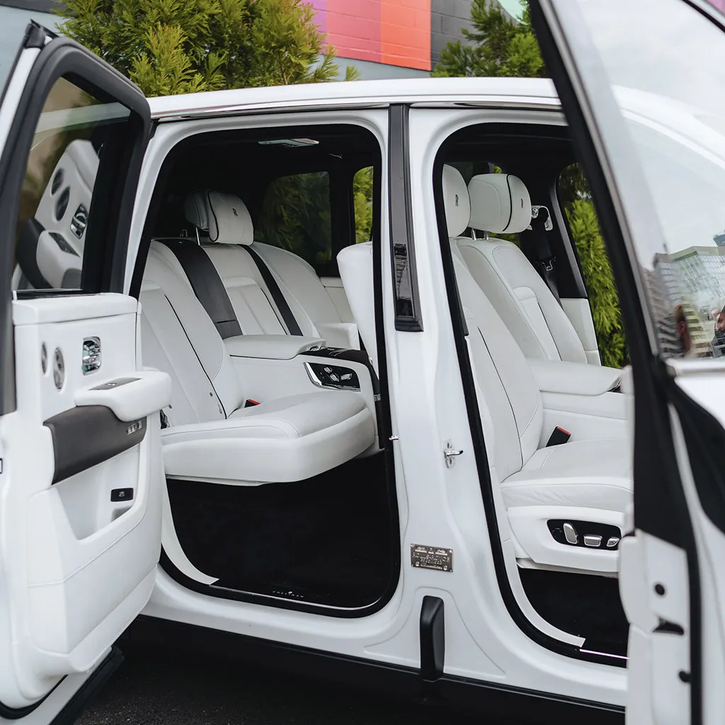 Rolls-Royce Cullinan with All White Interior no. 5