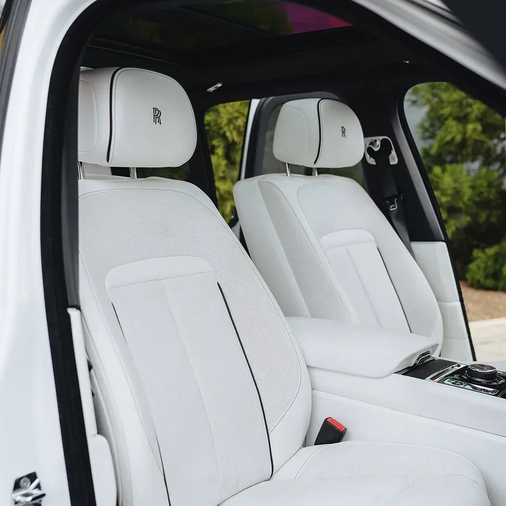 Rolls-Royce Cullinan with All White Interior no. 6