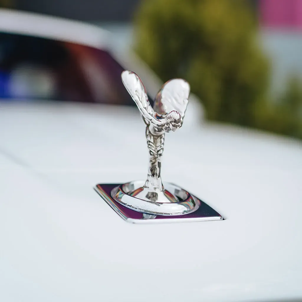 Rolls-Royce Cullinan with All White Interior no. 7
