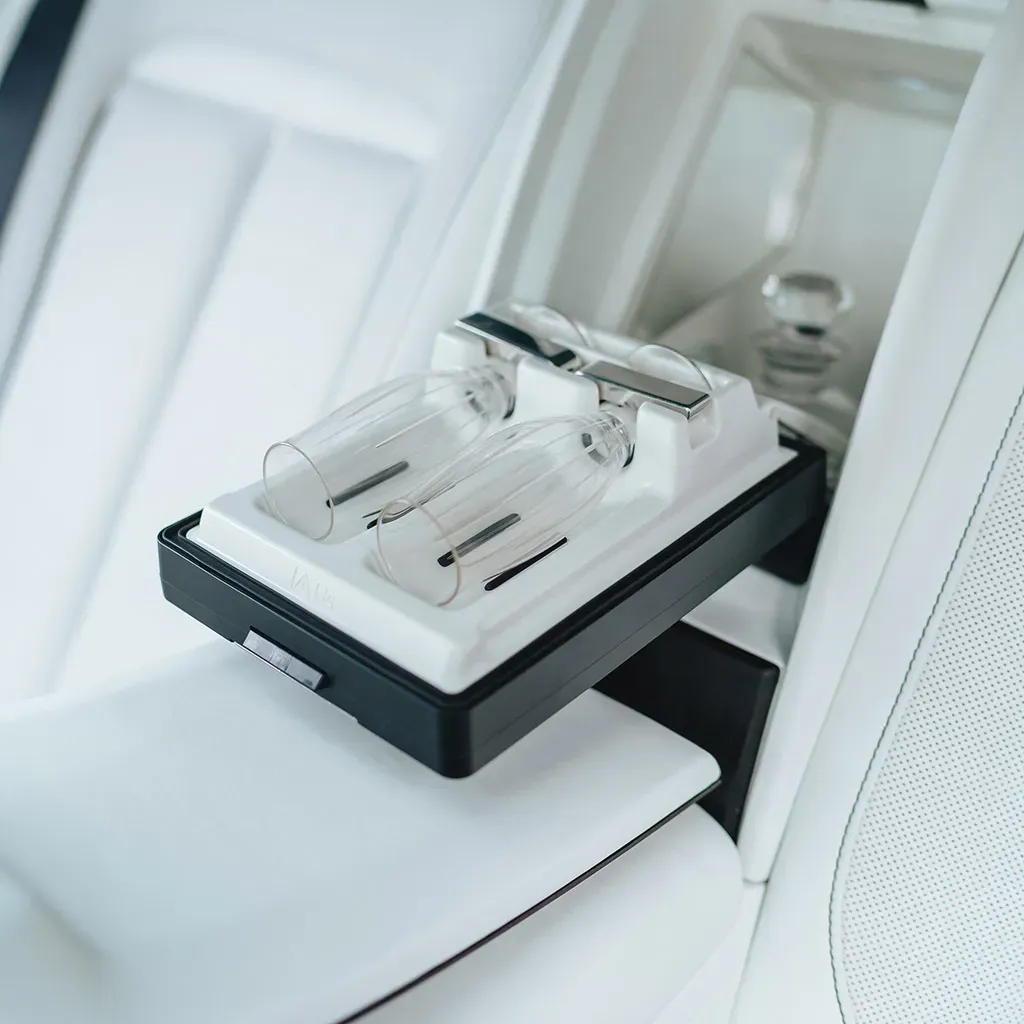 Rolls-Royce Cullinan with All White Interior no. 8
