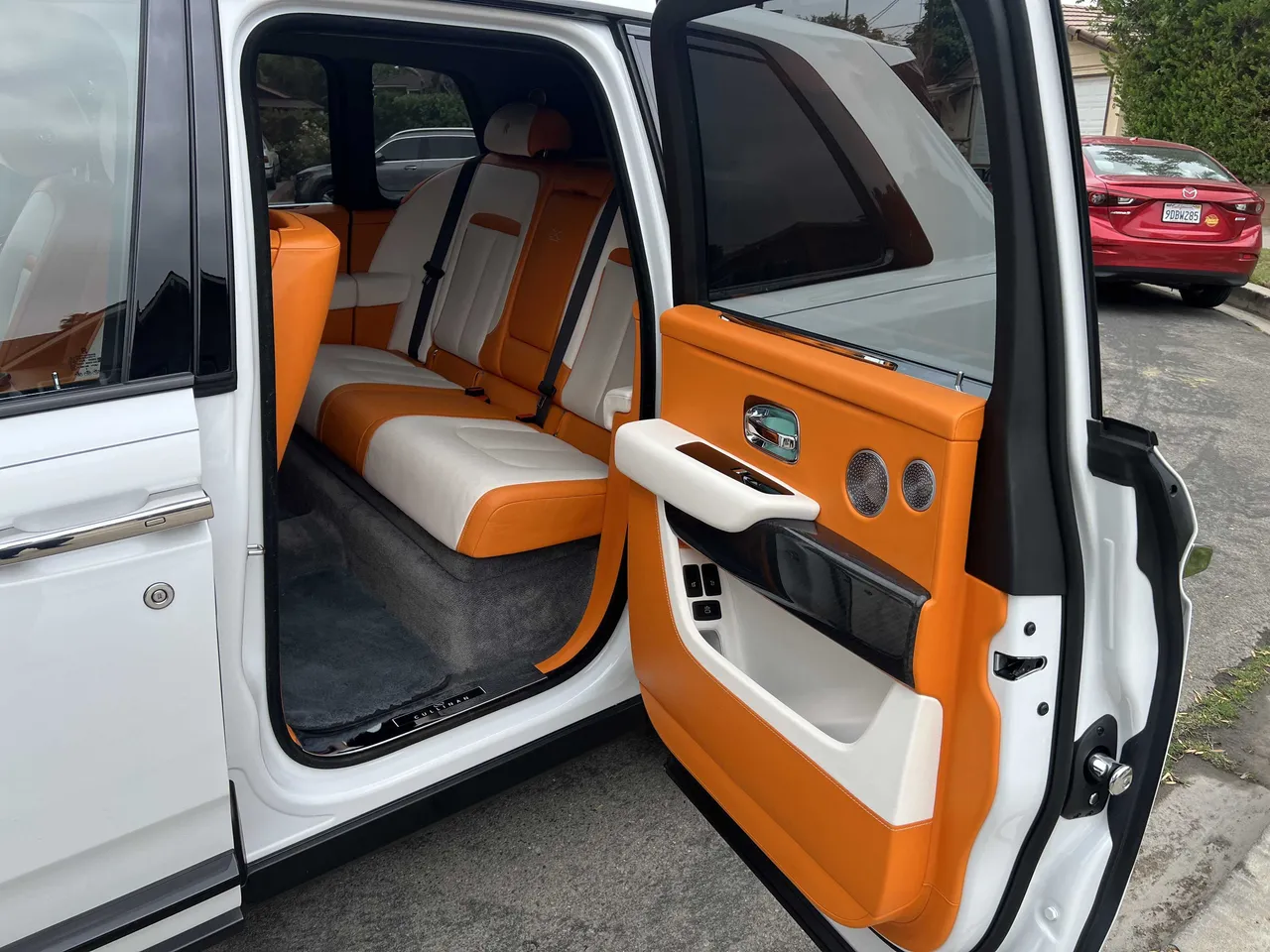 Rolls-Royce Cullinan White interior shot