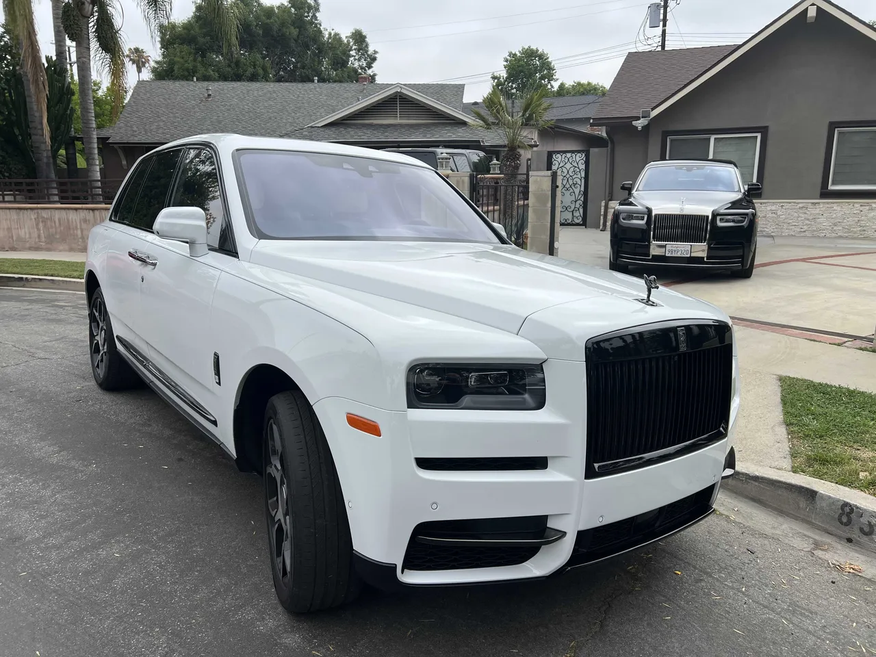 Rolls-Royce Cullinan White offered for limo rental