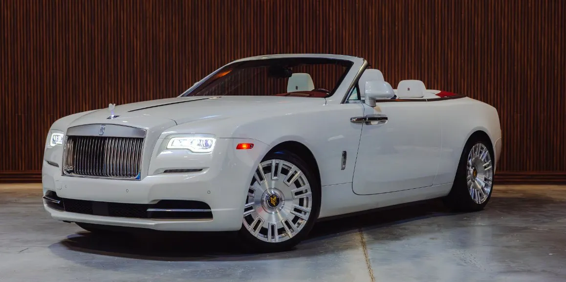 White Rolls-Royce Dawn — convertible roof