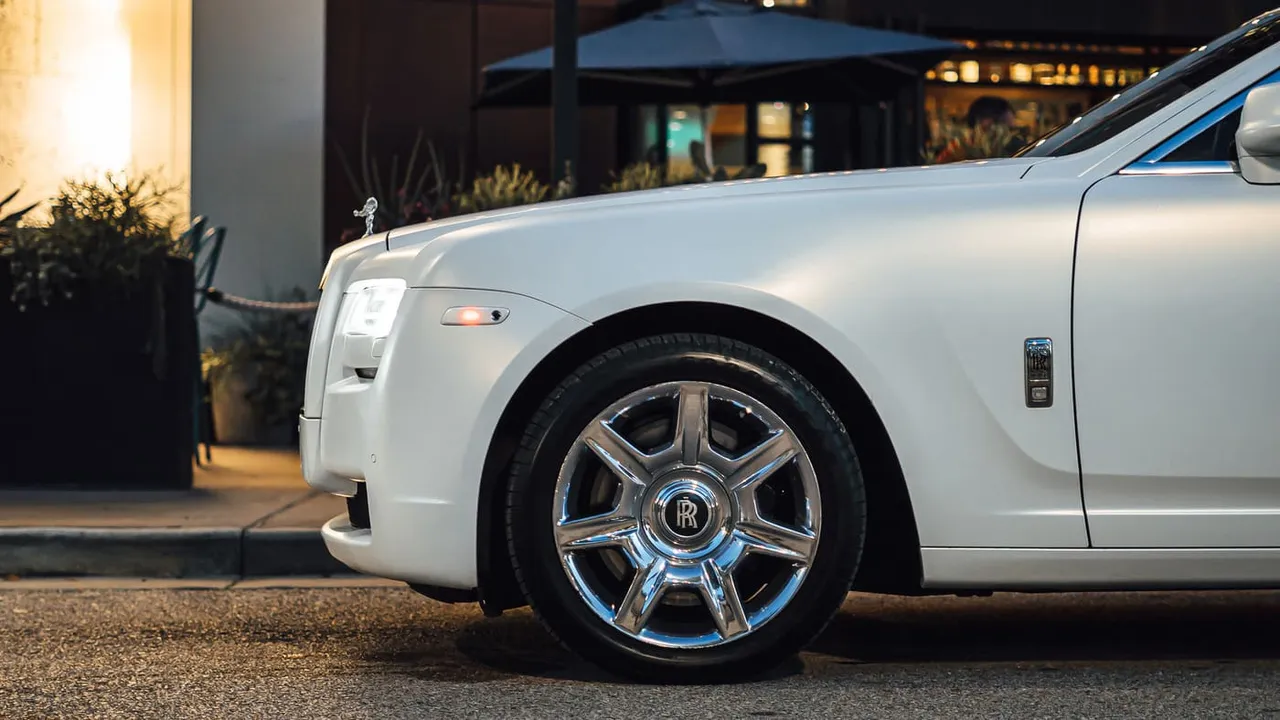 White Rolls-Royce Ghost no. 2