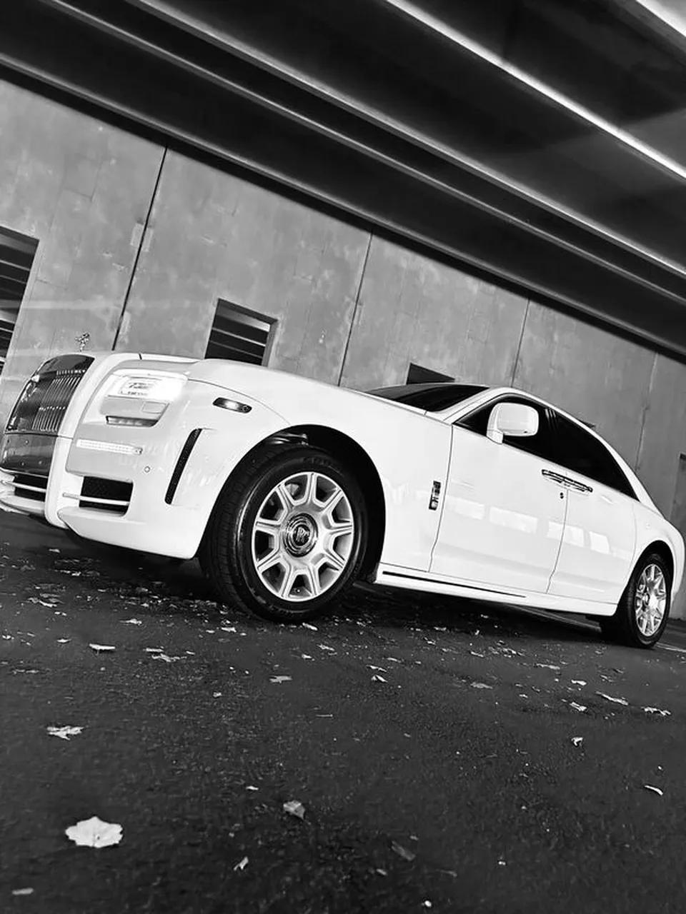 White Rolls-Royce Ghost Sedan exterior shot no. 9