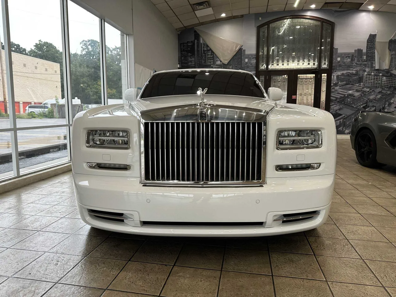 White Rolls-Royce Phantom offered for limo rental
